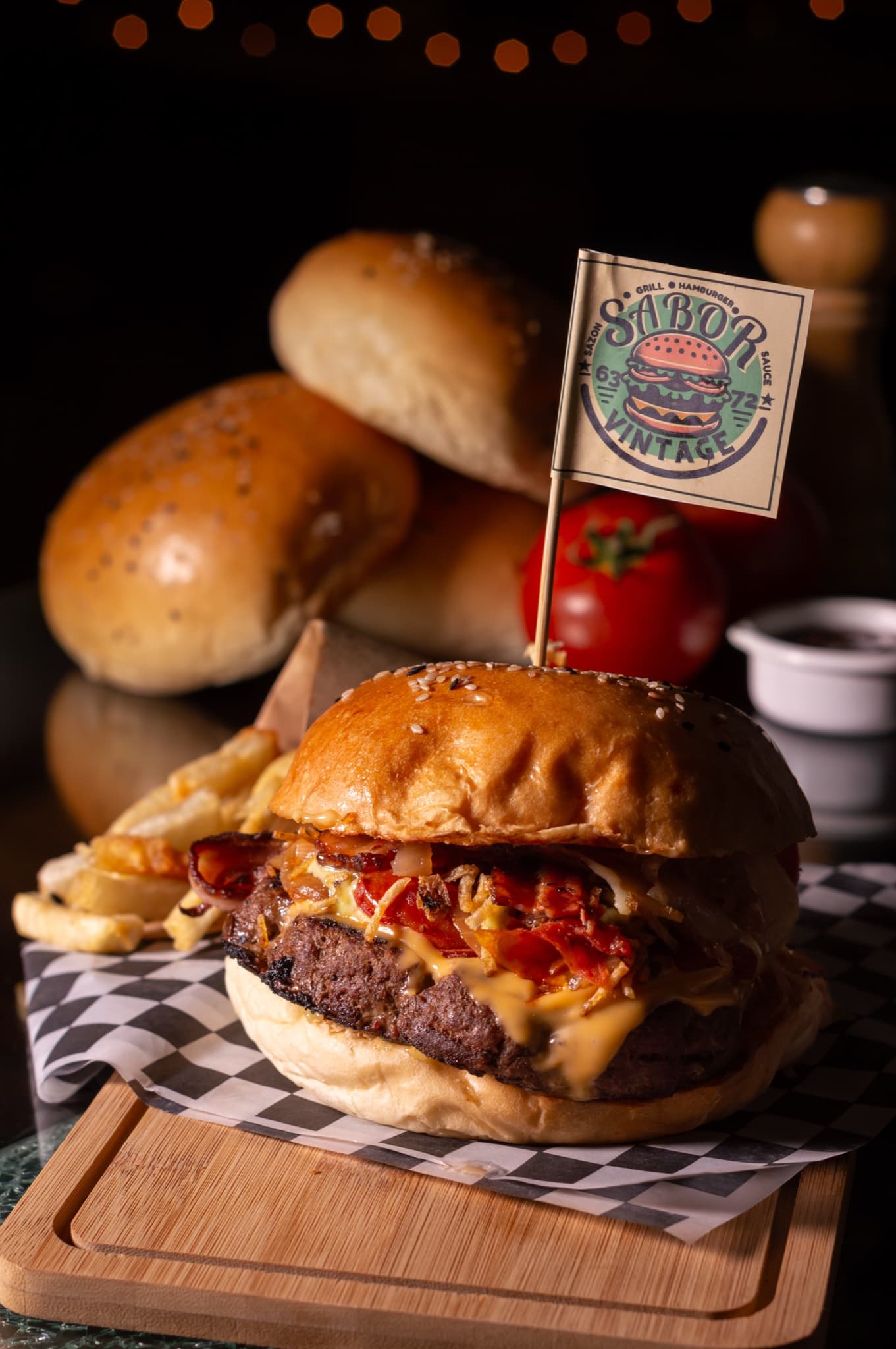 Hamburguesa de campaña gastronómica con estilismo de producto